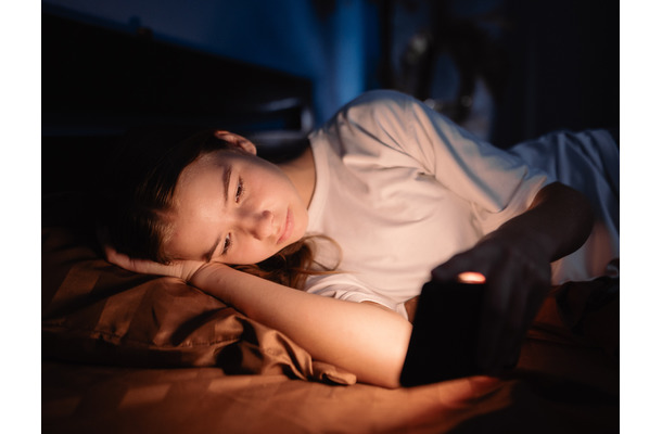 疲れているのに寝つけない、頭が休まらない…そんな日々のモヤモヤを整える「夜のAI習慣」って?【脳科学者がくわしく解説】