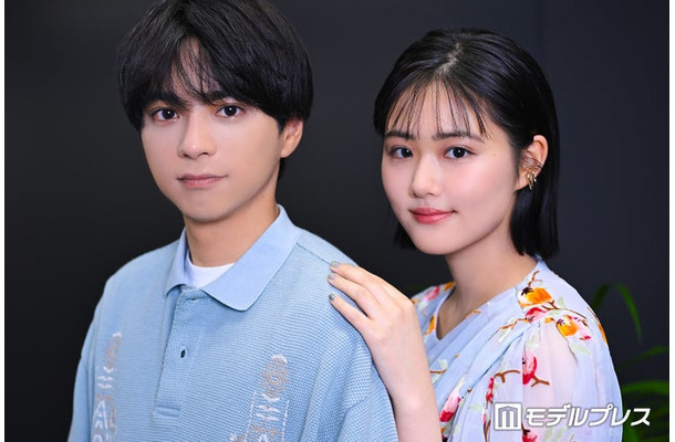 インタビューに応じた佐藤勝利、原菜乃華(C)モデルプレス