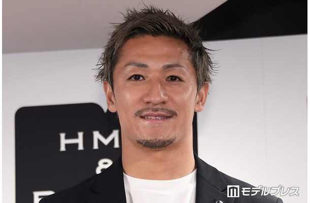 「がむしゃら なぜ俺は、こんなに走るのか——。」お渡し会＆W杯報告会に出席した前田大然選手（C）モデルプレス