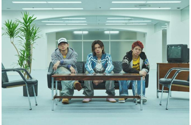 Number_i、神宮寺勇太プロデュースの新曲「BUGS LIFE」リリース。“バグ”が詰まったMVには「中毒性がたまらない！」の声