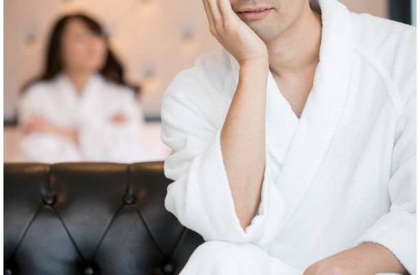 「二度と一緒に泊まらない!」男性が心に誓った40代女性のホテルでの振る舞いとは