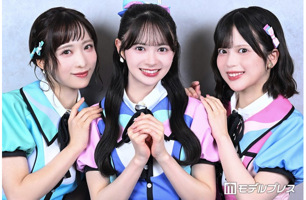 モデルプレスのインタビューに応じた小栗有以、伊藤百花、川村結衣（C）モデルプレス