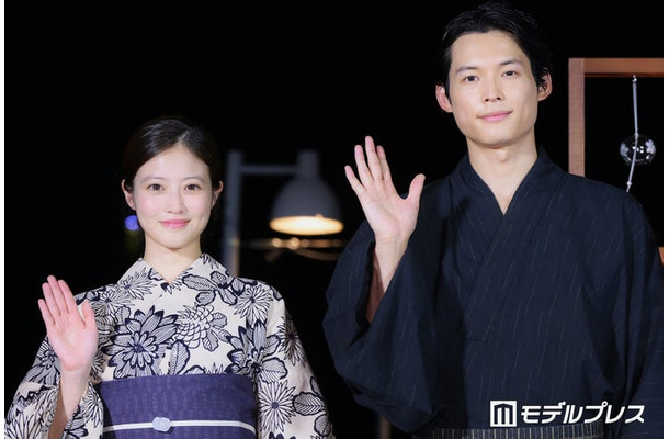 映画「白鳥とコウモリ」 納涼大ヒット祈願イベントに出席した今田美桜、松村北斗(C)モデルプレス