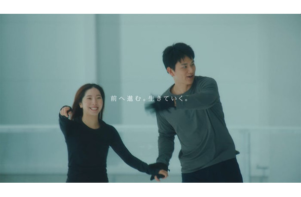 三浦璃来、木原龍一/新ブランドミッションムービー「この肌を、生きるを、愛する。」篇より(提供写真)