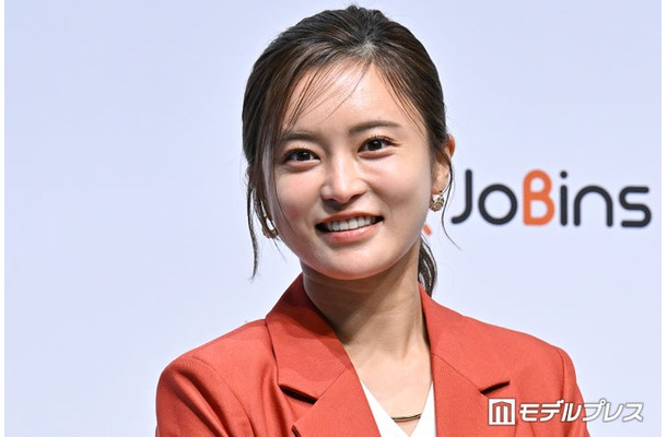AI転職エージェント「JoBins」ローンチ発表会に出席した小島瑠璃子(C)モデルプレス