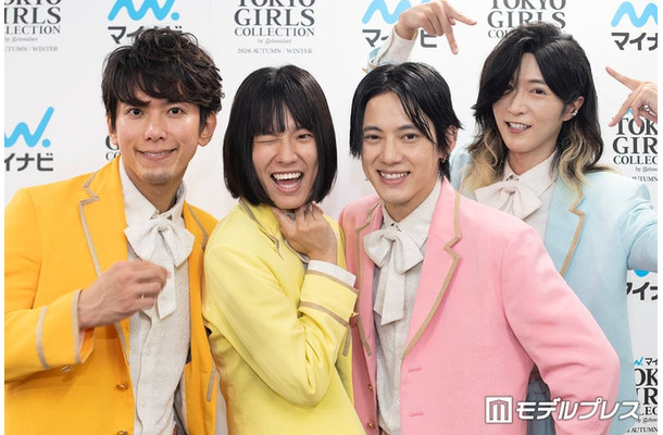 囲み取材に応じたモナキ（C）モデルプレス