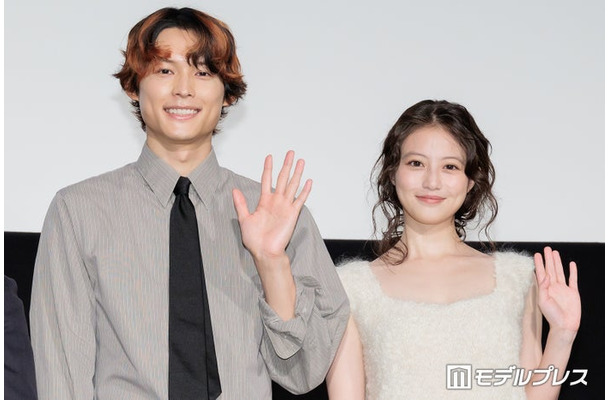 映画『白鳥とコウモリ』大ヒット御礼舞台挨拶に登場した松村北斗、今田美桜 （C）モデルプレス