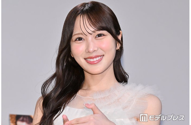 1st 写真集「夏はジュリイ」マスコミ会見に出席した逢田珠里依(C)モデルプレス