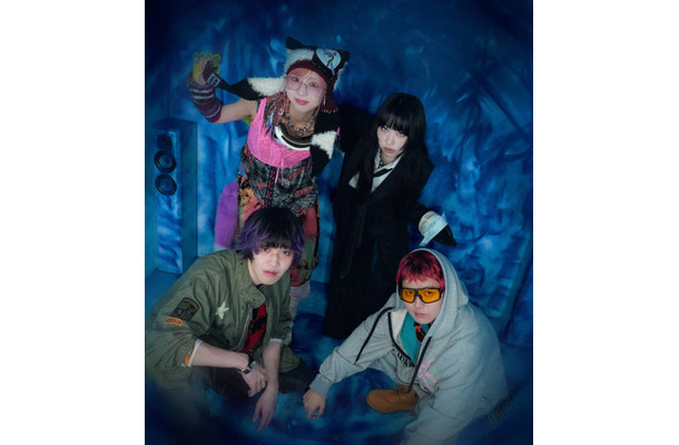 紫 今とmuque、ロッキンで初披露して話題を呼んだコラボ楽曲「ブルーチーズ」配信開始