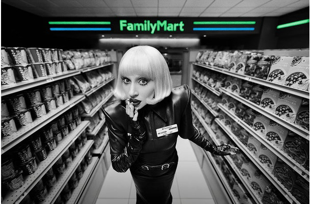 レディー・ガガ/「ファミマではたらく?」篇より(提供写真)