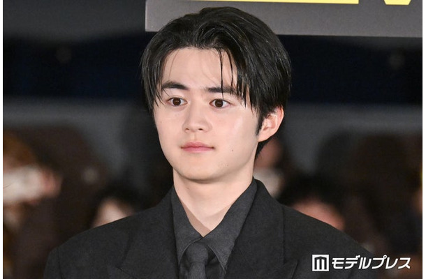 「藁にもすがる獣たち」公開初日舞台挨拶に出席した鈴鹿央士（C）モデルプレス