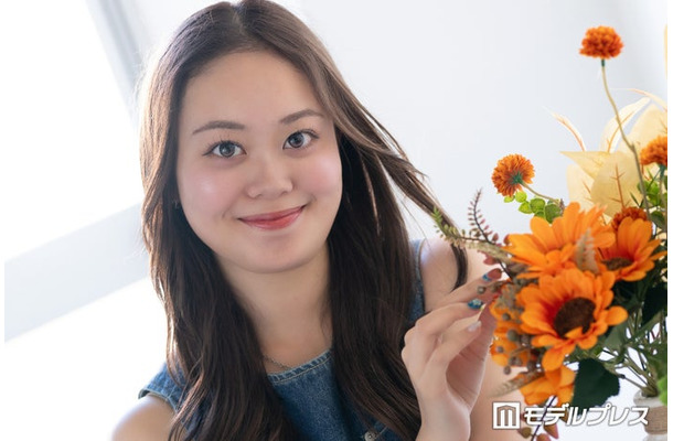 モデルプレスのインタビューに応じた上地花さん（C）モデルプレス