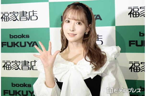 三上悠亜（C）モデルプレス