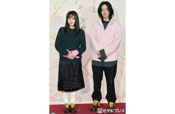 NHK連続テレビ小説「ブラッサム」合同取材会に出席したYOASOBI（C）モデルプレス