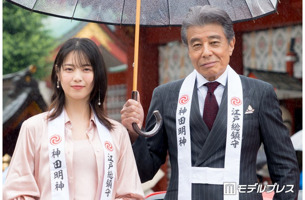 西野七瀬、舘ひろし（C）モデルプレス