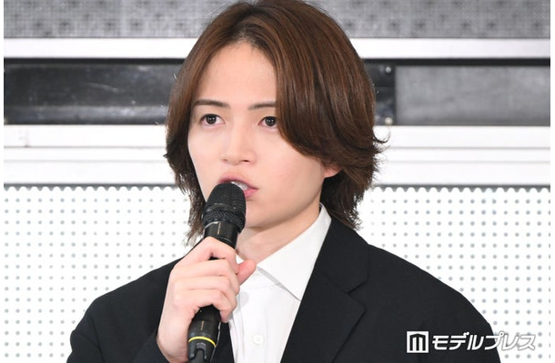 囲み取材に出席した菊池風磨(C)モデルプレス