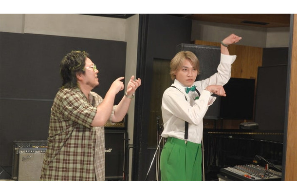 こっちのけんと、二階堂高嗣（C）blowout Music Labels