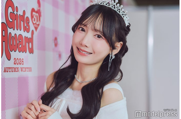 モデルプレスのインタビューに応じた鈴木瞳美(C)モデルプレス