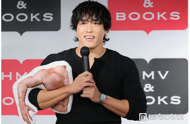 ファースト写真集『1000%』取材会に出席した中務裕太（C）モデルプレス