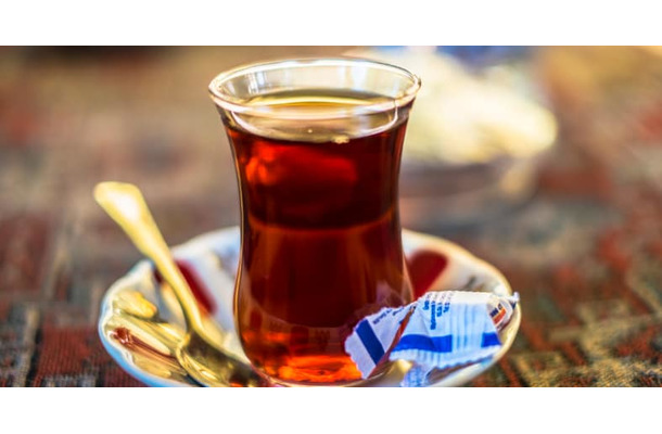 長友も知っとくべき！？ペペ先輩が教える「トルコのお茶の飲み方」