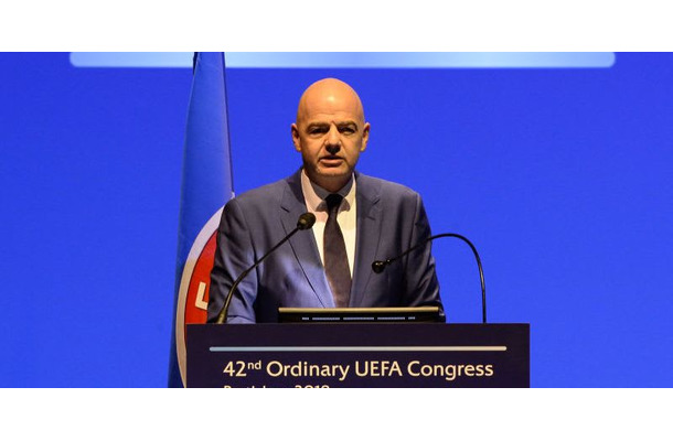 サッカーを見ようとした女性34名が逮捕…イランの会場にはFIFA会長も