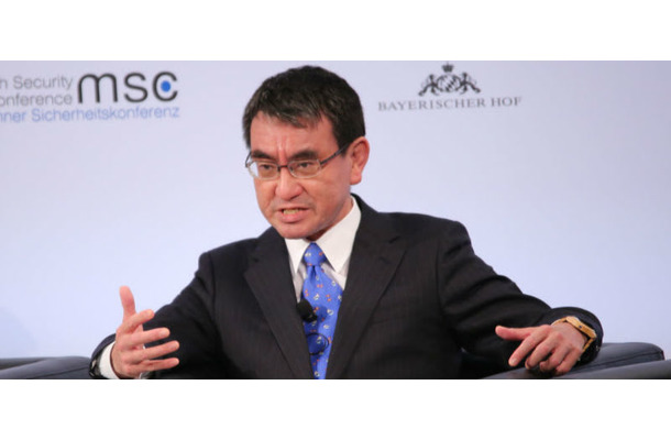 湘南サポの河野外相、名門クラブ元会長の大統領に挑戦状！「そのうち勝負しましょう」