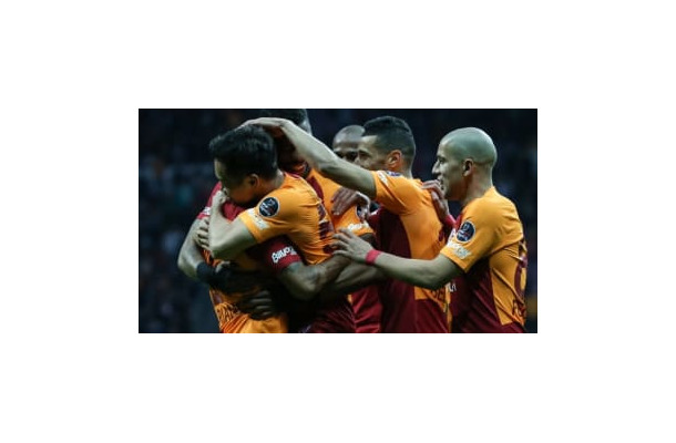 長友、5年ぶりゴール！アシスト選手も「友達の得点がうれしい」と喜ぶ