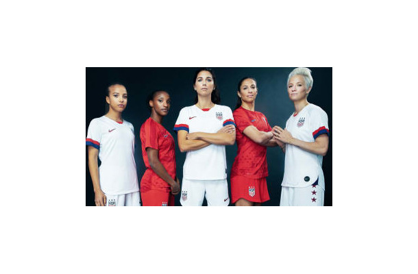 アメリカ女子代表、W杯に向けた「99ersを讃える」新ユニフォーム登場！