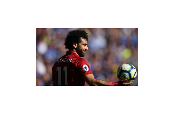 リヴァプール選手たちがザワつく…サラー、飛行機でびっくりの「寝姿」