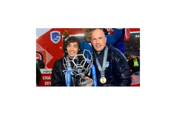 伊東純也はどうなる？ヘンク、優勝監督が2位チームへ“電撃移籍”