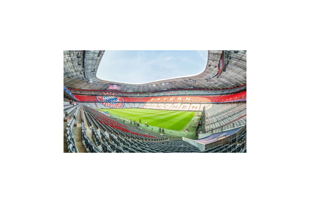 バイエルン本拠地「芝入れ替え」はこうやる！その模様がこれ