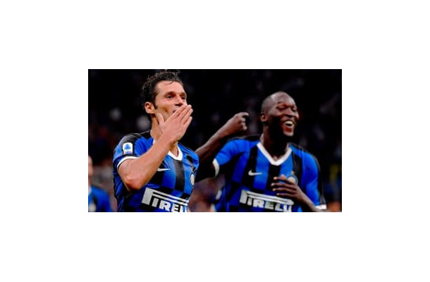 ルカクもびびった！インテルMFカンドレーヴァ「衝撃の無回転ミドル」がこれ