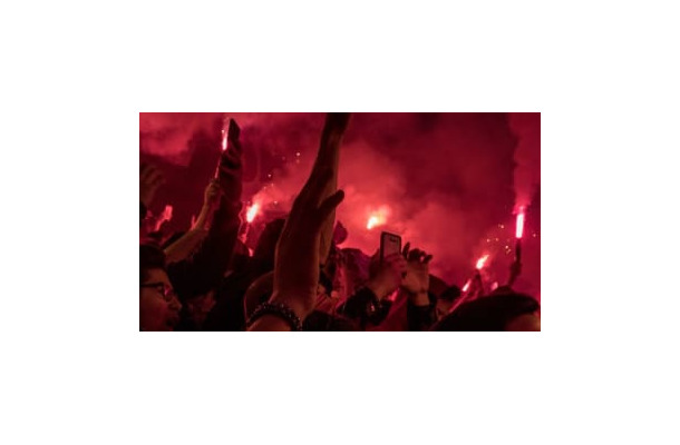 これはヤバい！アルバニアダービーの「ファン暴動」が危険すぎる