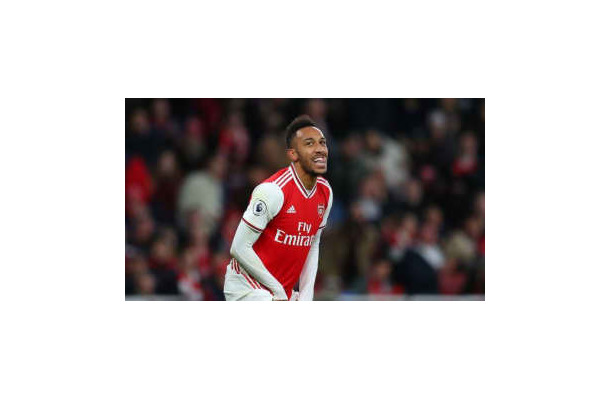 オーバメヤング、あの超目立つ高級車で事故！フロントがひしゃげた場面がこれ