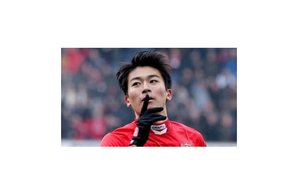 中村敬斗がすごいぞ！アヤックス相手に決めた世界級「超シュート」がこれ