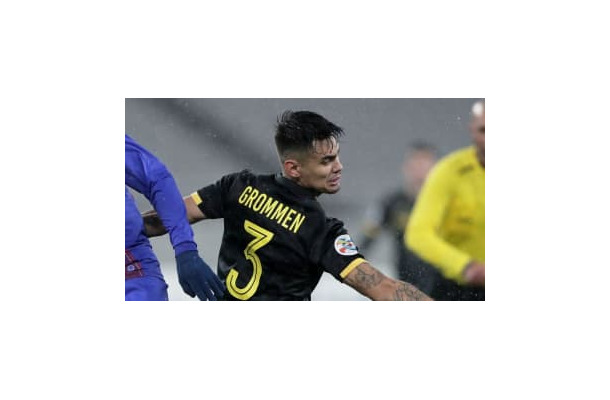 日本人選手も見た！「マラドーナスタイルの神の手ゴール」がこれ