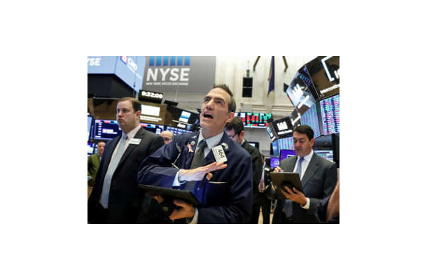25日のニューヨーク証券取引所（ロイター＝共同）