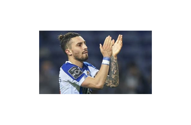 こりゃ仰天！権田がぶち込まれた「超高速」鬼シュートがこれ