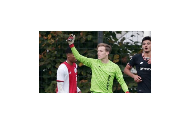 これは神采配！PK戦で投入の18歳GK、PK3本止めて自らPK蹴り込む