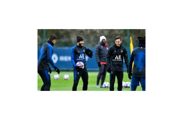 ネイマールもはしゃぐ！PSGの「ワチャワチャ罰ゲーム」がこれ