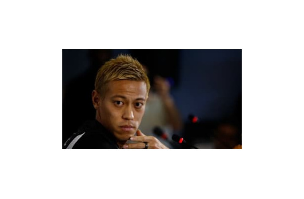 本田圭佑、マスク姿で登場したブラジルデビュー戦で初ゴール！(動画あり)