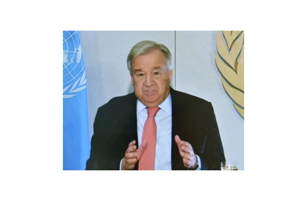 米ニューヨークの国連本部からオンラインで記者会見するグテレス事務総長＝3月31日（共同）