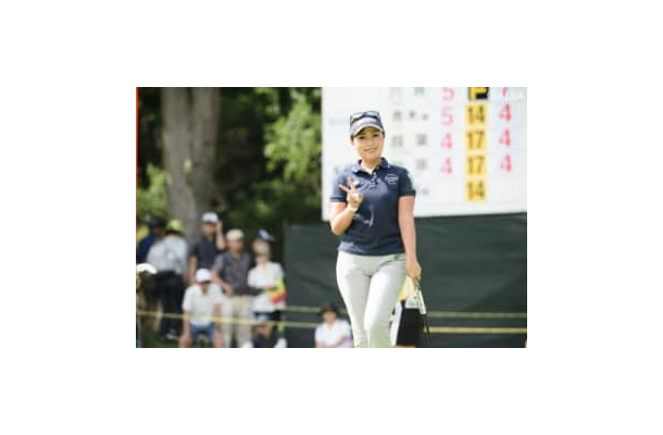 青木瀬令奈はシブコの保護者？（撮影：上山敬太)