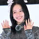 山本舞香、美背中ざっくりドレスで渋谷登場 夫・マイファスHiroとの“お花見予定”は？