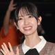 日向坂46金村美玖、美脚のぞくミニスカコーデ披露「透明感すごい」「見惚れた」と反響