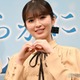 乃木坂46小川彩、メンバーからの“赤ちゃん扱い”告白 9歳の写真再現に会場沸く【波うららかに、めおと日和】