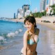日向坂46富田鈴花、水着カット解禁 ビーチで爽やか笑顔【鈴花サーキット】