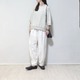 夏に心地いいナチュラルトーンのゆるリラックス服。大人に映えるコーデにするには？【40代の毎日コーデ】