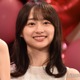 影山優佳、オフショル×ミニ丈でほっそり美脚披露「リムレス似合う」「スタイル抜群」の声