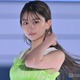 水戸由菜（みとゆな）、美脚際立つ膝上ミニワンピ姿「スタイル抜群」「ラインが綺麗すぎ」と反響
